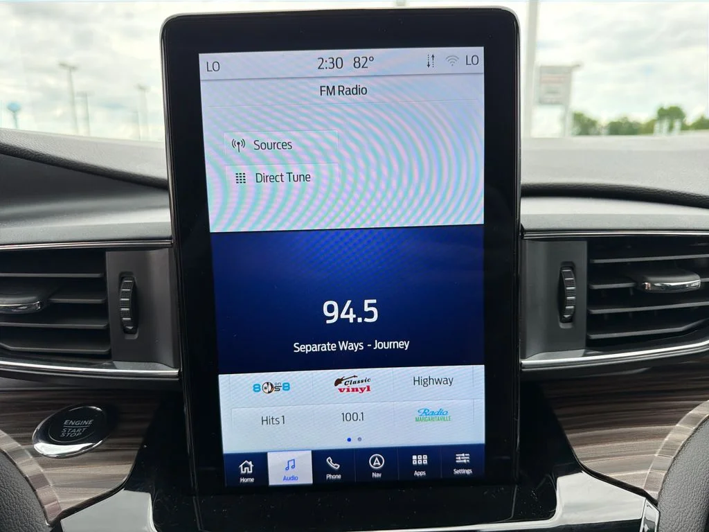 Used 2023 White Ford Limited image 18