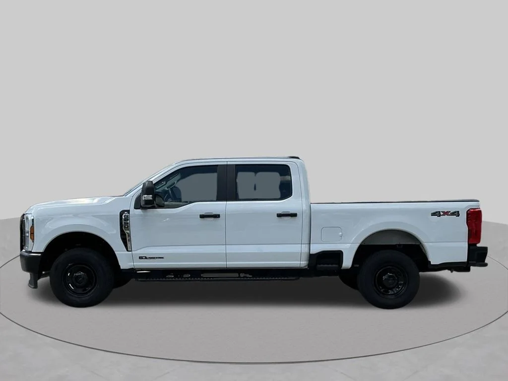 Used 2026 White Ford XL image 3