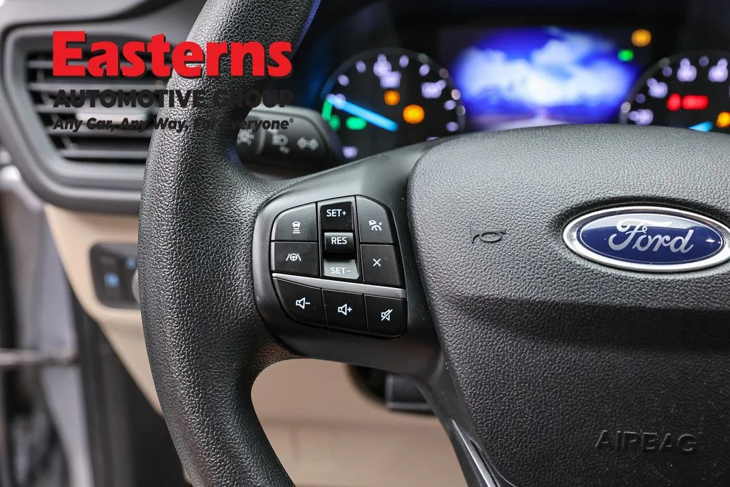 Used 2022 Silver Ford SE image 14