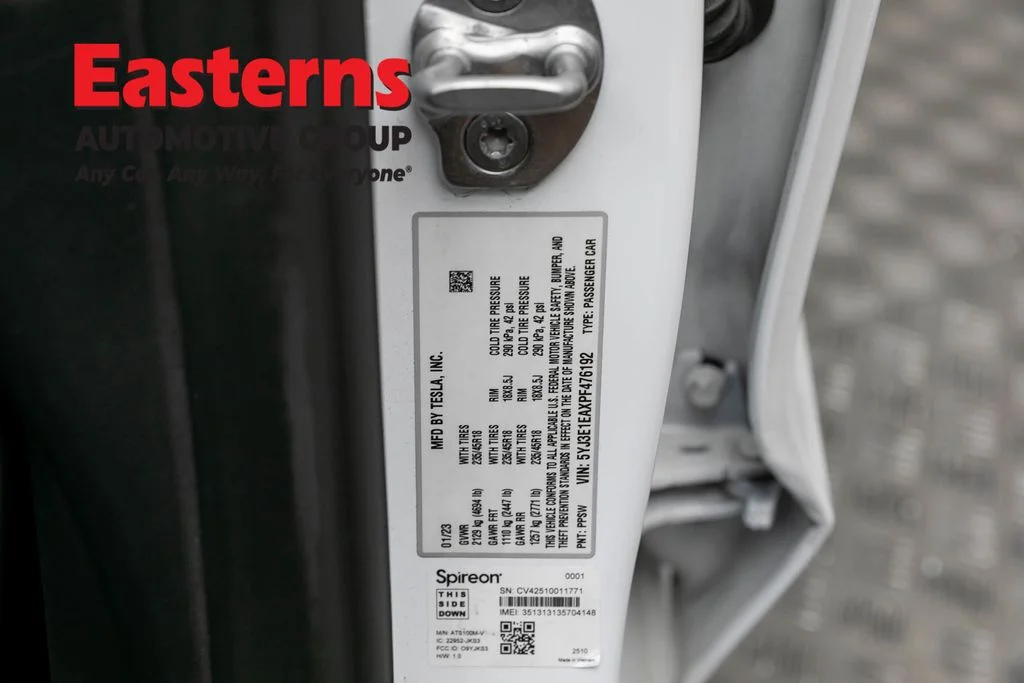 Used 2023 White Tesla Base image 33