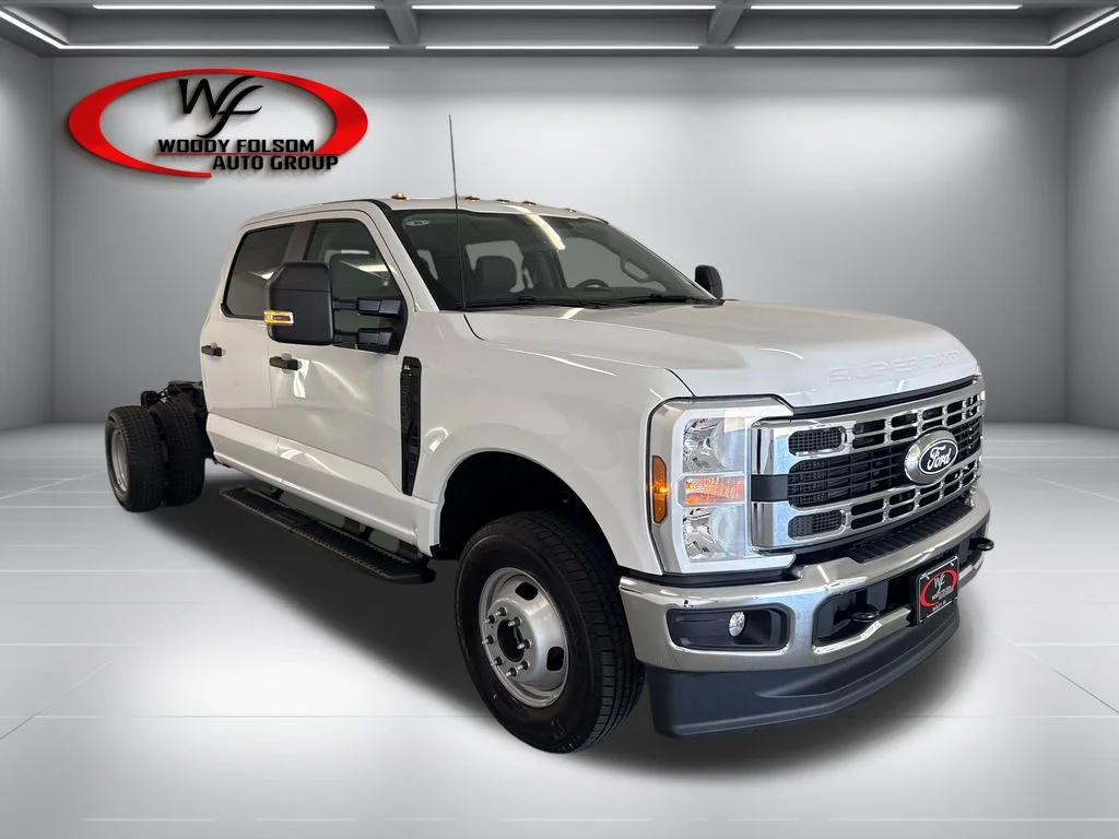New 2027 Oxford White Ford F-350® XL image 3