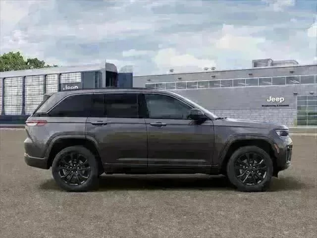 New 2026 Baltic Gray Metallic Clear-Coat Exterior Paint Jeep Limited image 45