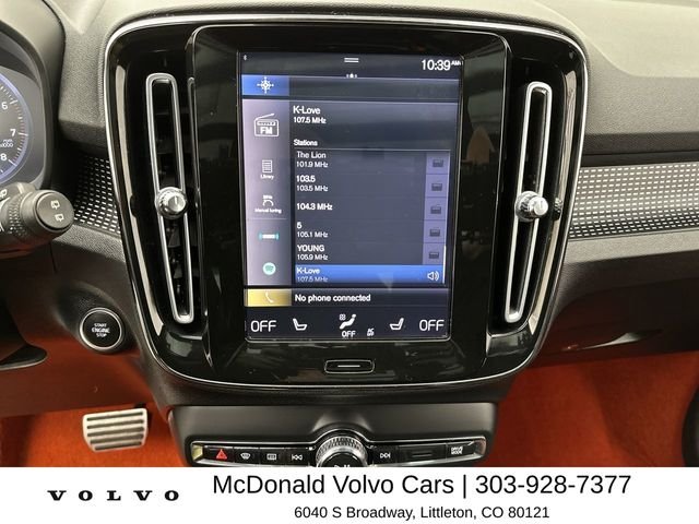 Used 2019 White Volvo R-Design image 16