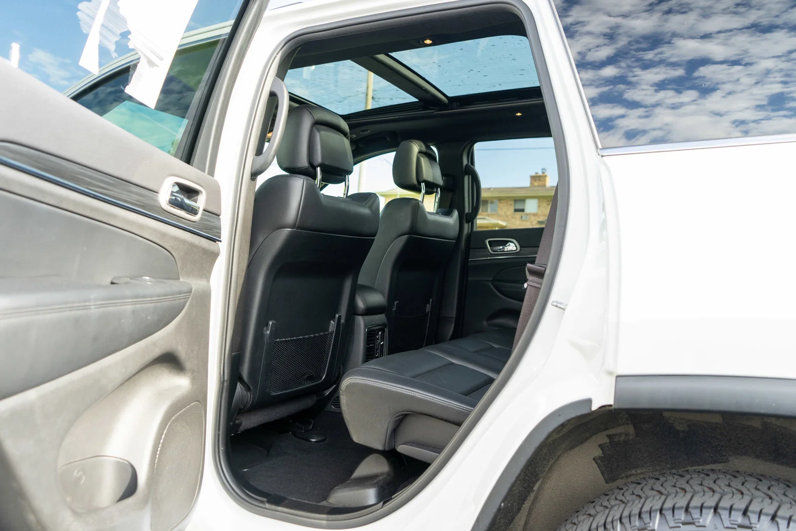 Used 2020 Bright White Clearcoat Jeep Limited image 29