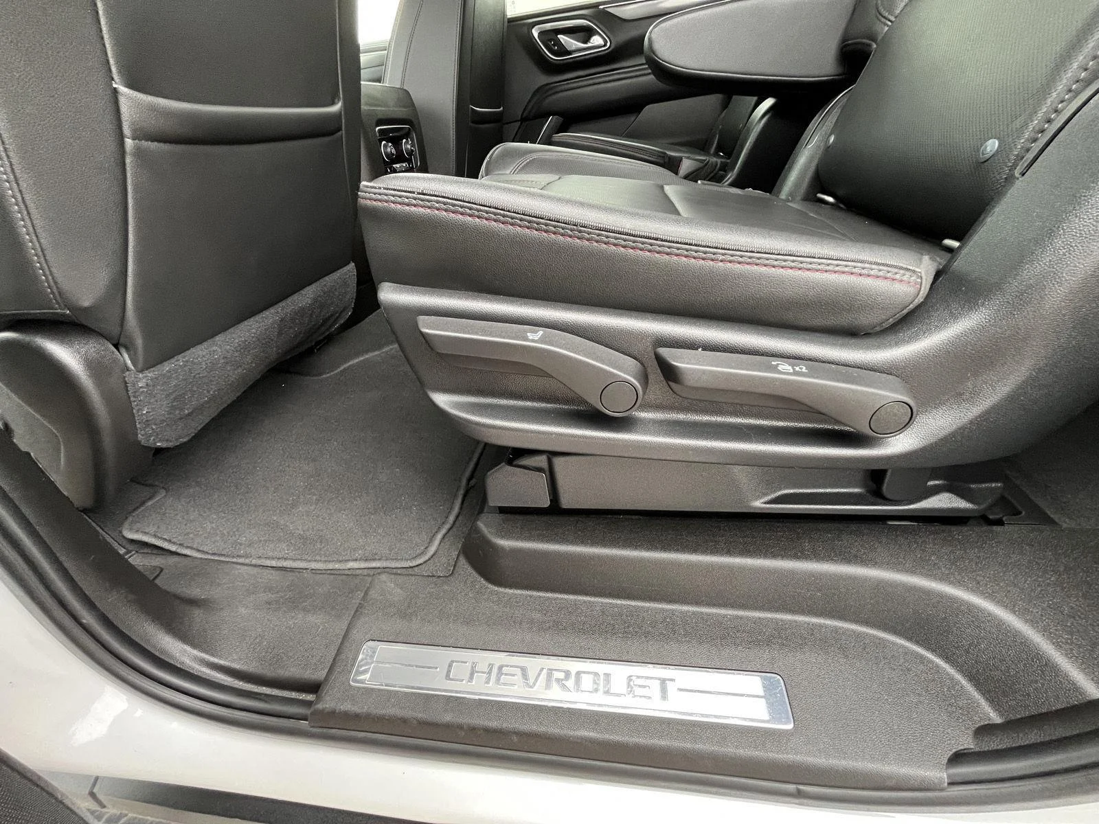 2021 Chevrolet Suburban RST - Photo 13