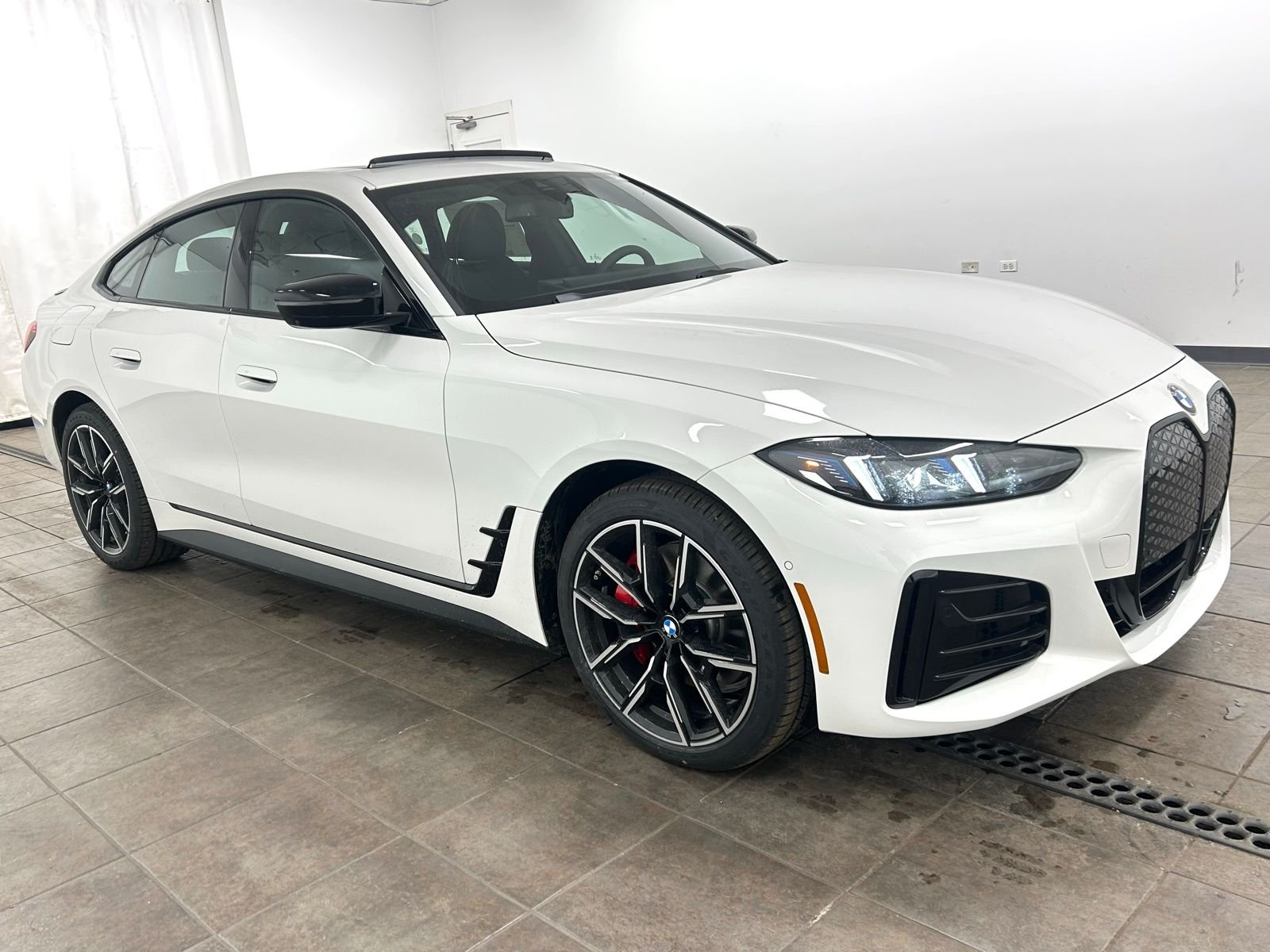 New 2026 Alpine White BMW xDrive40 image 6