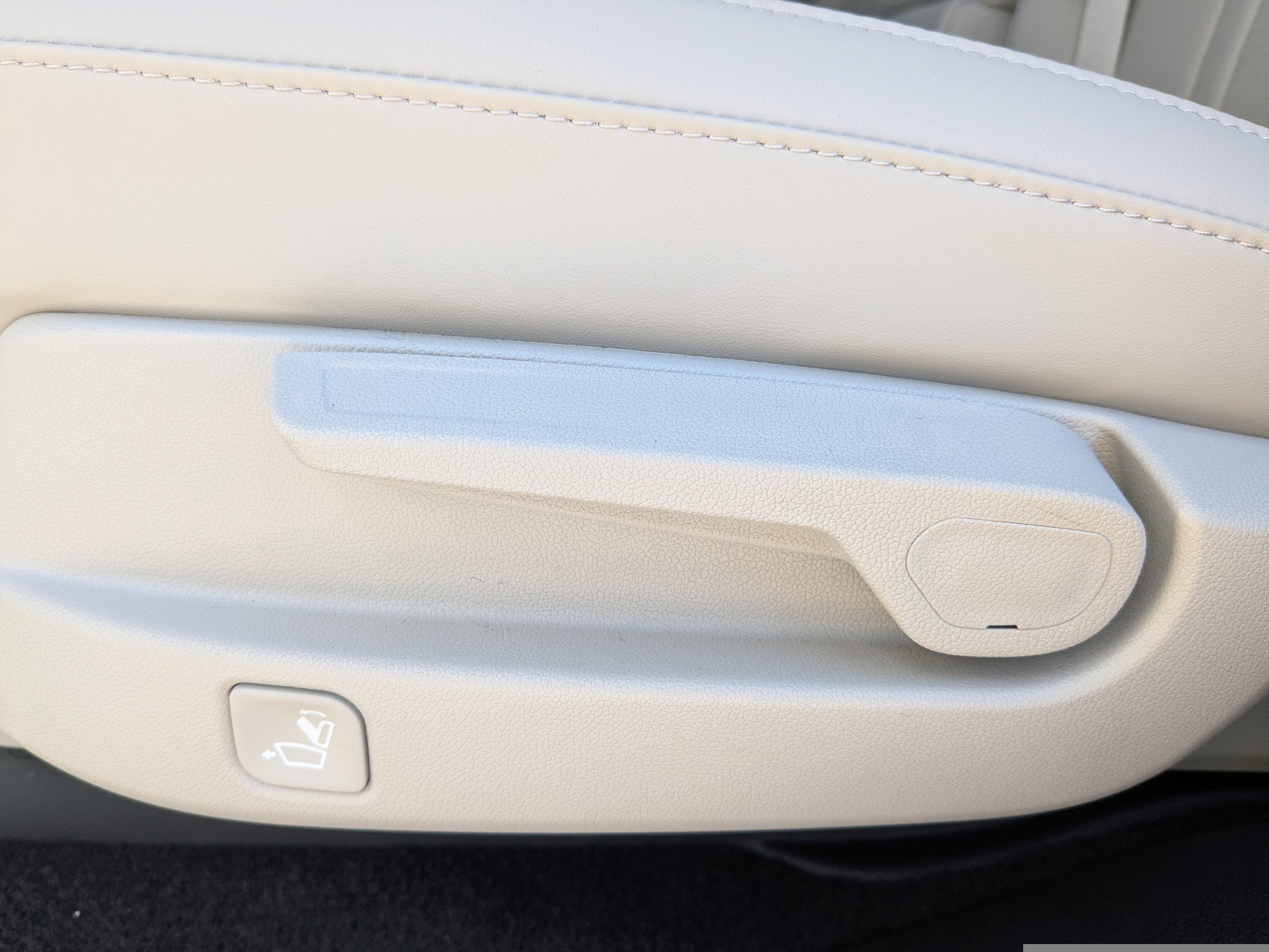 New 2026 Glacial White Pearl Kia S image 17