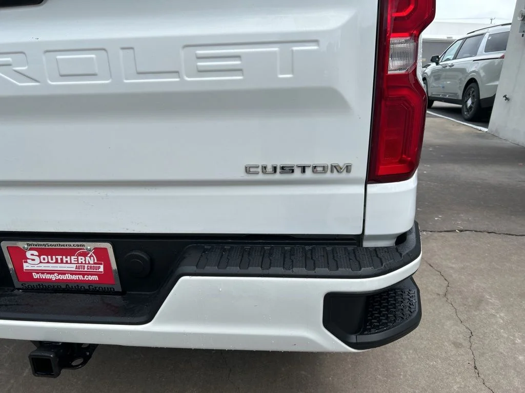 Used 2019 White Chevrolet Custom image 20