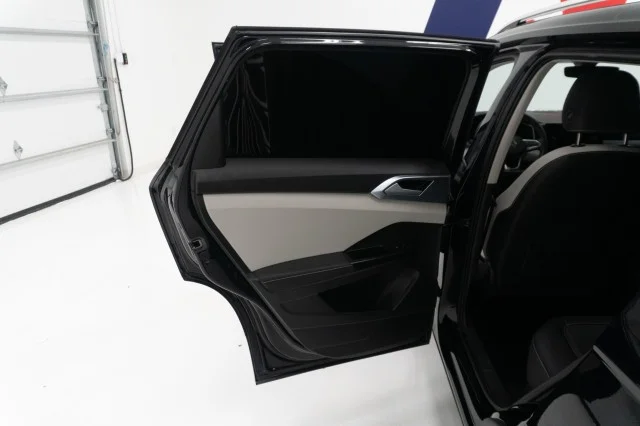 Used 2025 Deep Black Pearl Volkswagen SE image 21