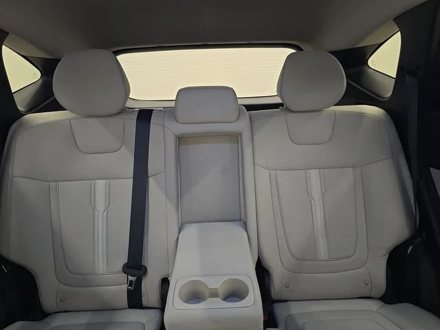 Used 2025 Green Hyundai SEL image 21