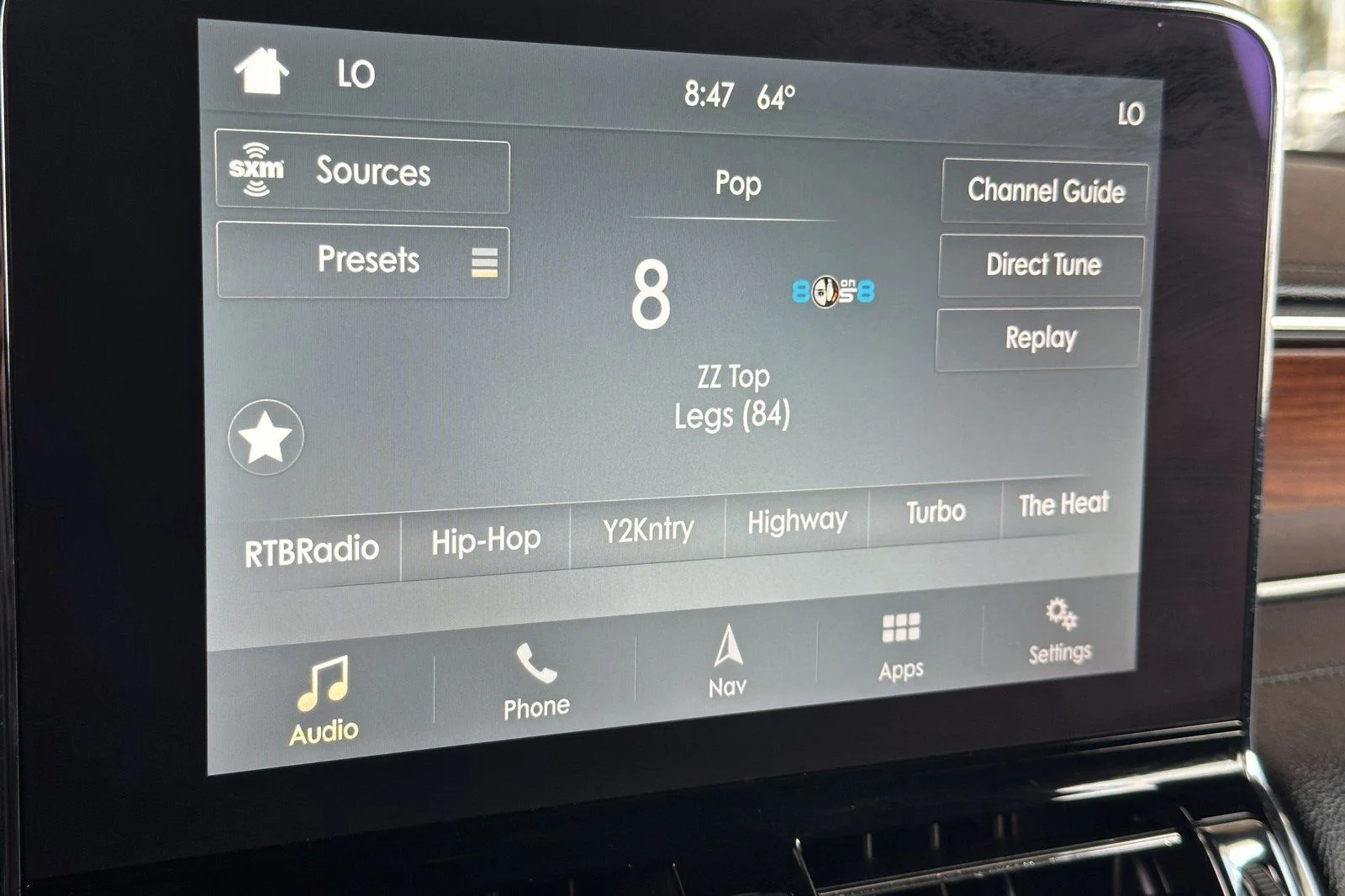 Used 2019 White Platinum Clearcoat Metallic Lincoln Reserve image 22