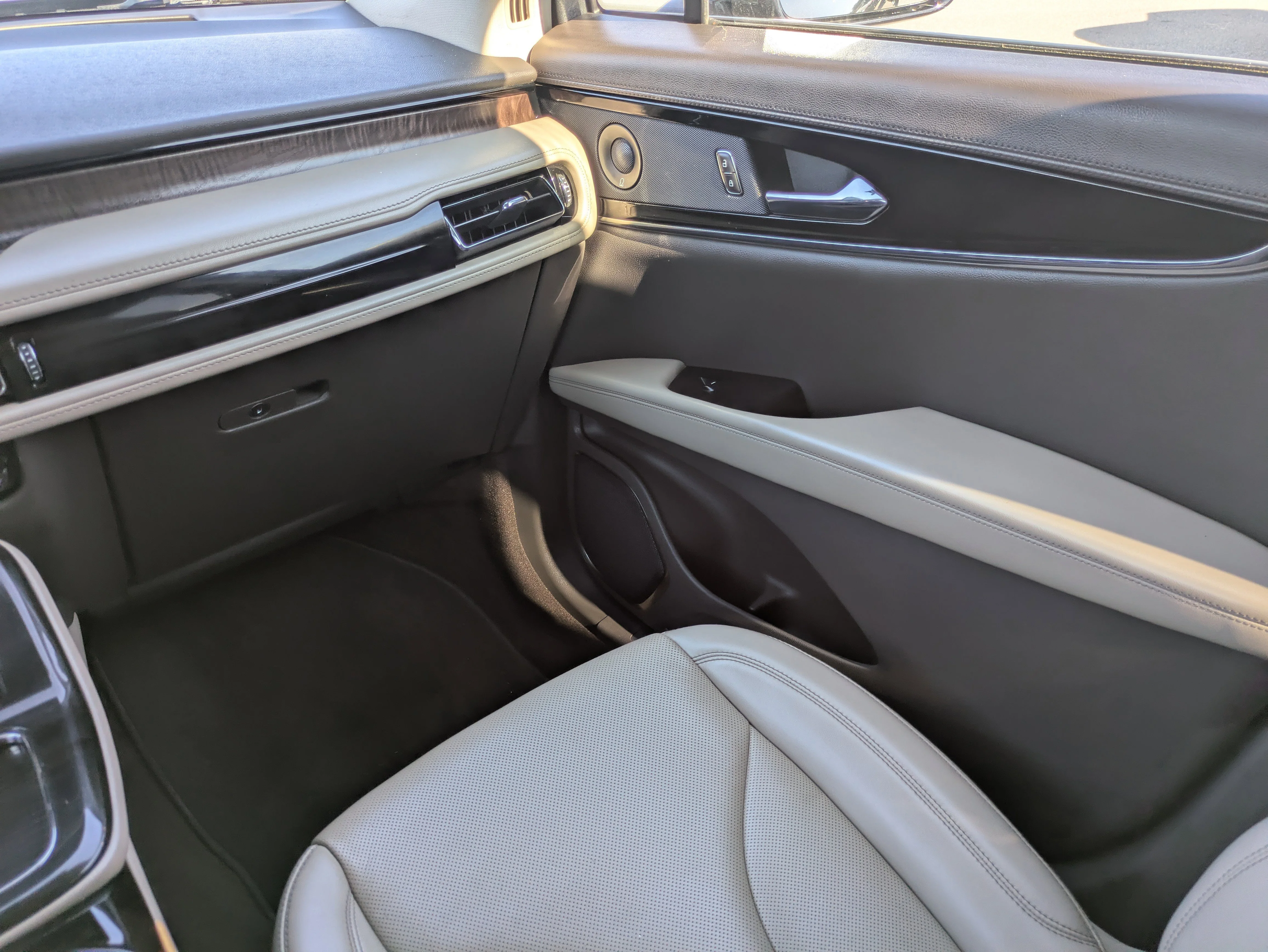 Used 2023 Infinite Black Clearcoat Metallic Lincoln Reserve w/Panoramic Moonroof, Htd & Cld Premium Leather, 13.5 Screen, & 360 Camera image 20