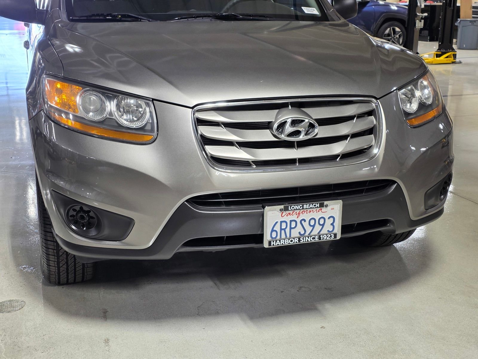 Used 2011 Mineral Gray Hyundai GLS image 9