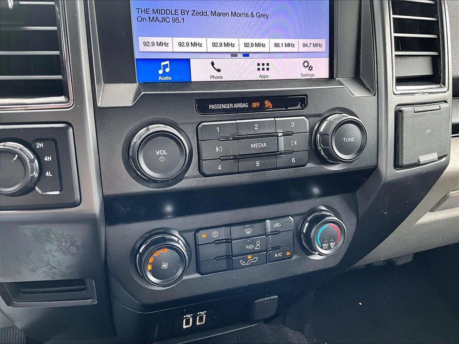 Used 2019 Blue Ford XLT image 33