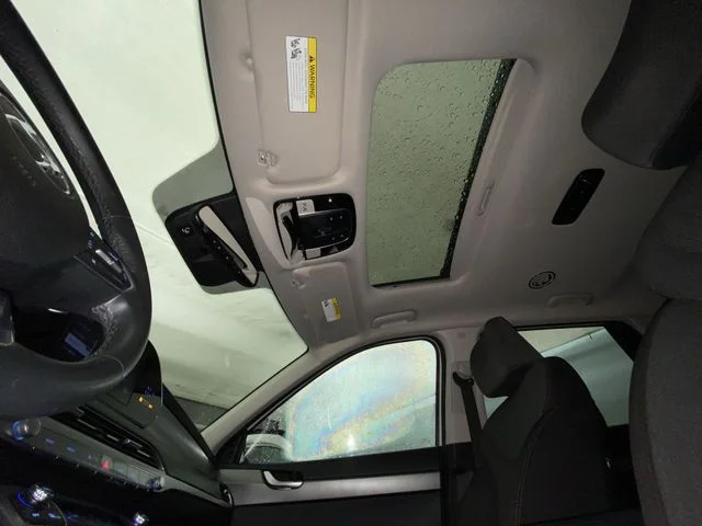 Used 2022 White Hyundai SEL image 21