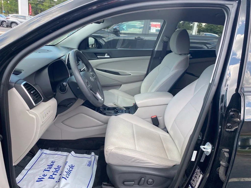Used 2019 Black Hyundai Value image 6