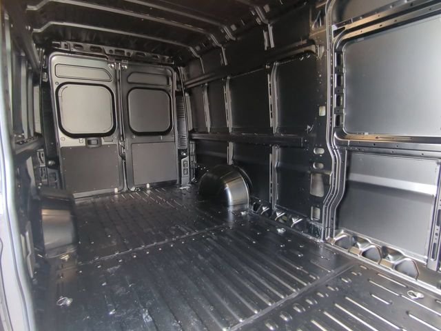 New 2026 Black Clear-Coat Exterior Paint RAM High Roof image 15