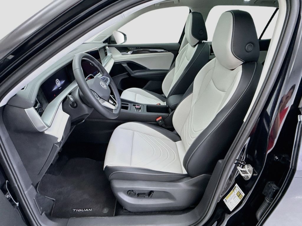 New 2026 Deep Black Pearl Volkswagen SE image 17