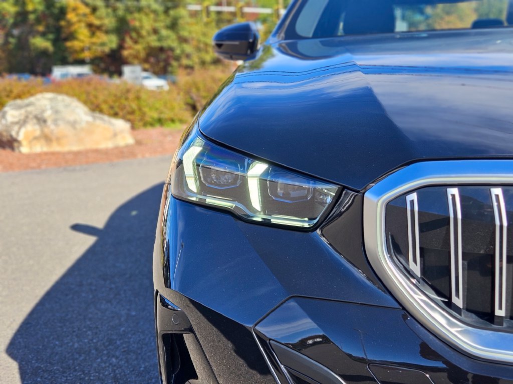 Certified Used 2025 Black Sapphire Metallic BMW xDrive40 image 9
