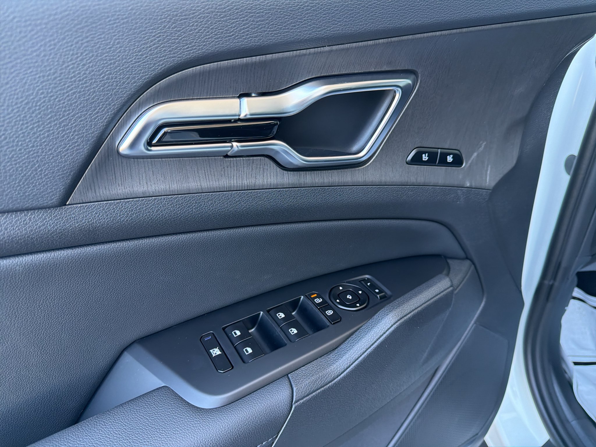 New 2027 Snow White Pearl Kia X-Line image 17