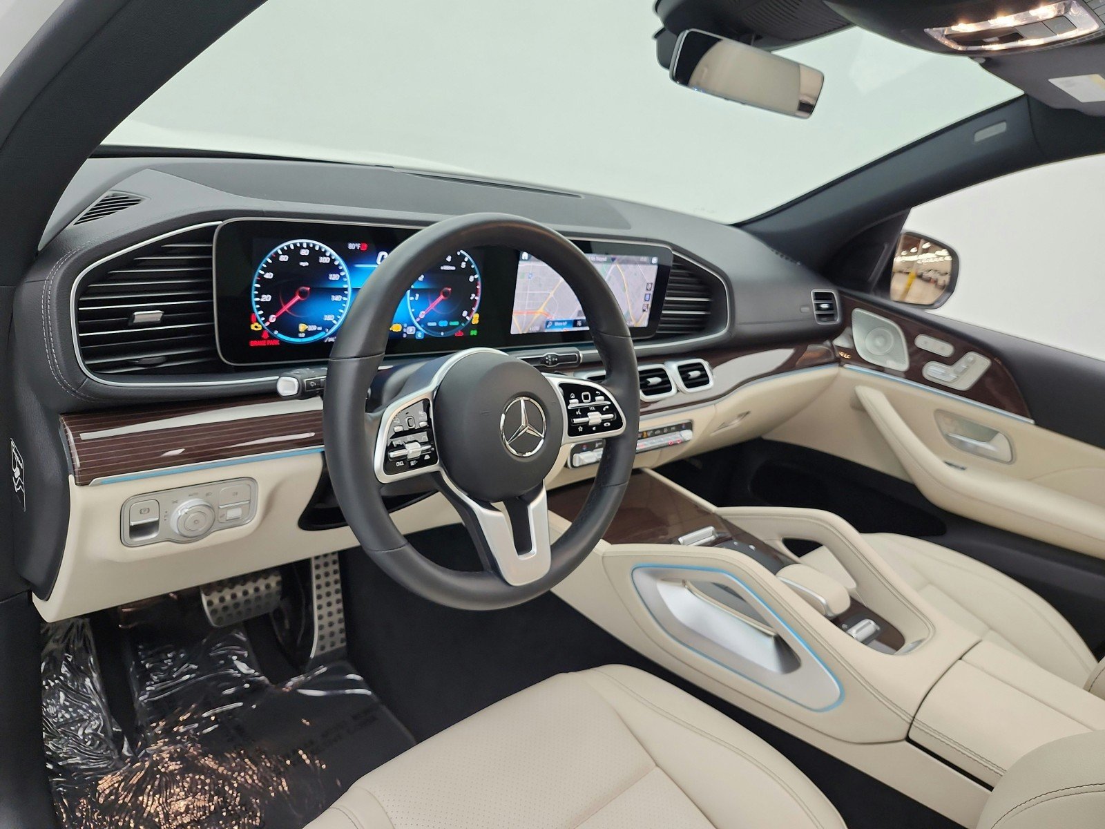 Used 2023 MANUFAKTUR Diamond White Metallic Mercedes-Benz GLS 450 4MATIC® SUV image 9