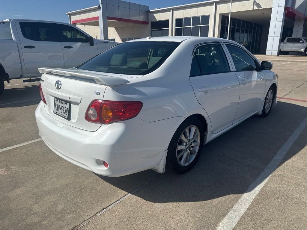 Used 2009  Toyota LE image 2