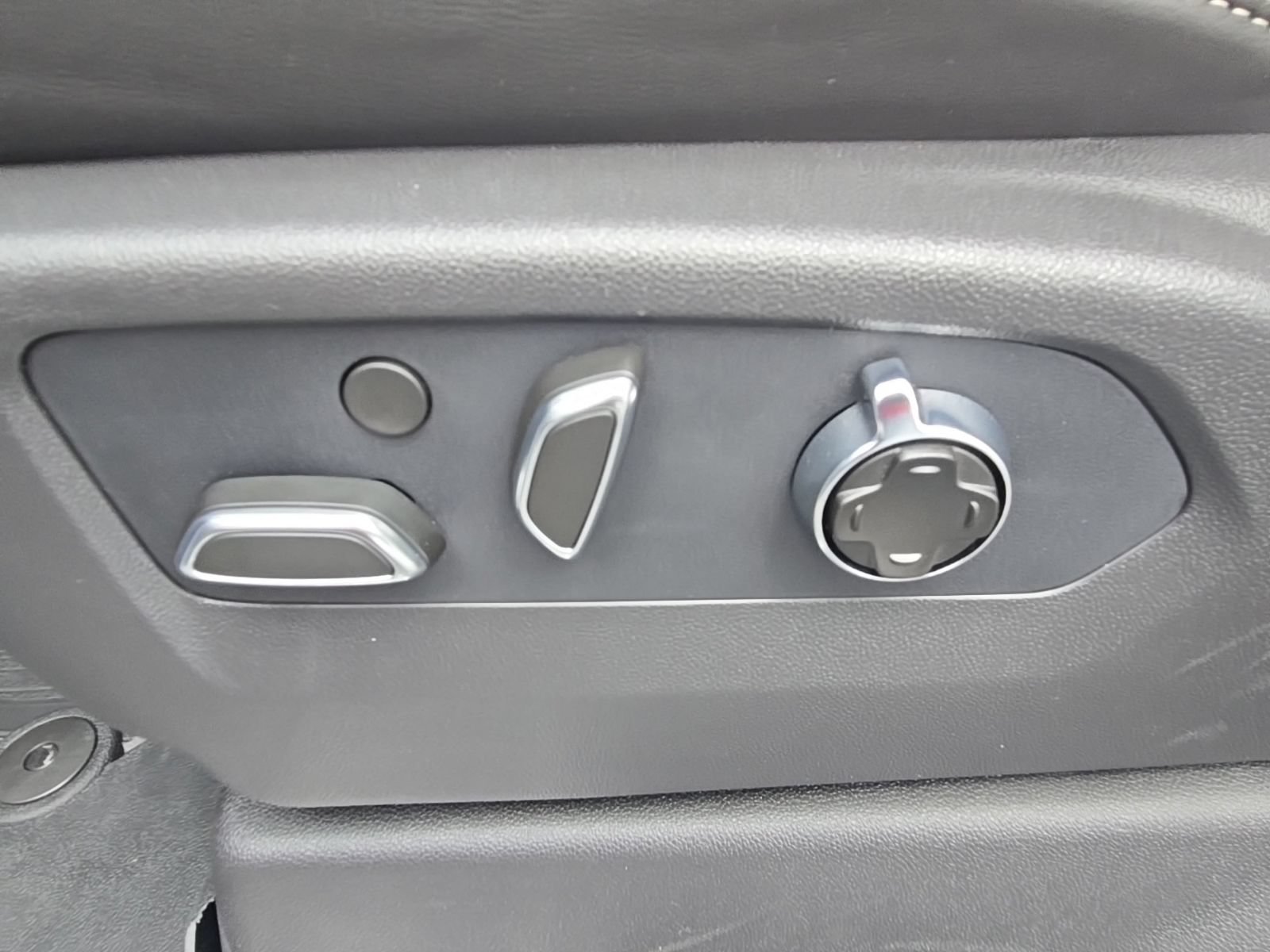 New 2026 Glacier White Tricoat GMC Denali Ultimate image 33