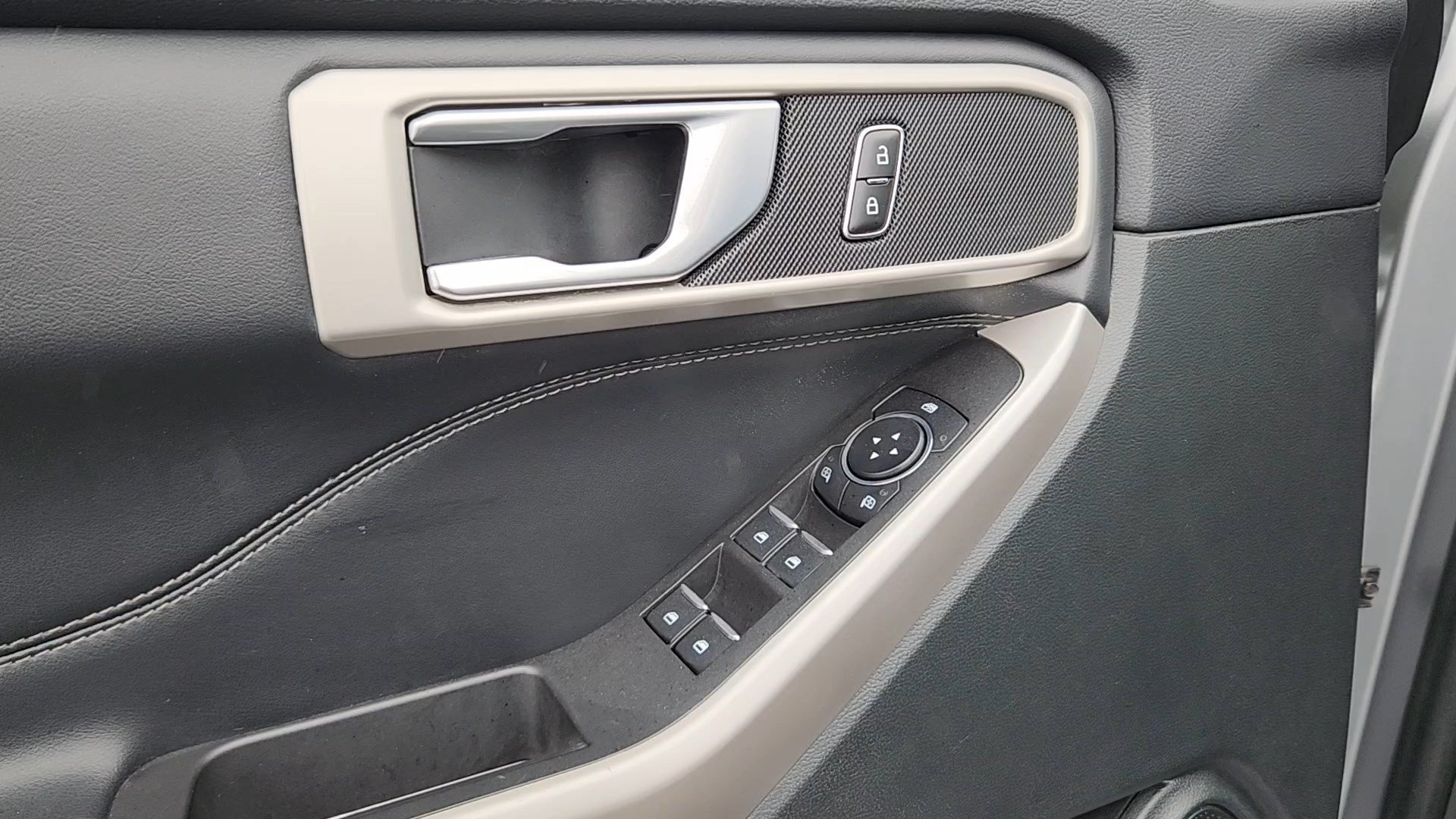 Used 2023 Iconic Silver Metallic Ford XLT image 7