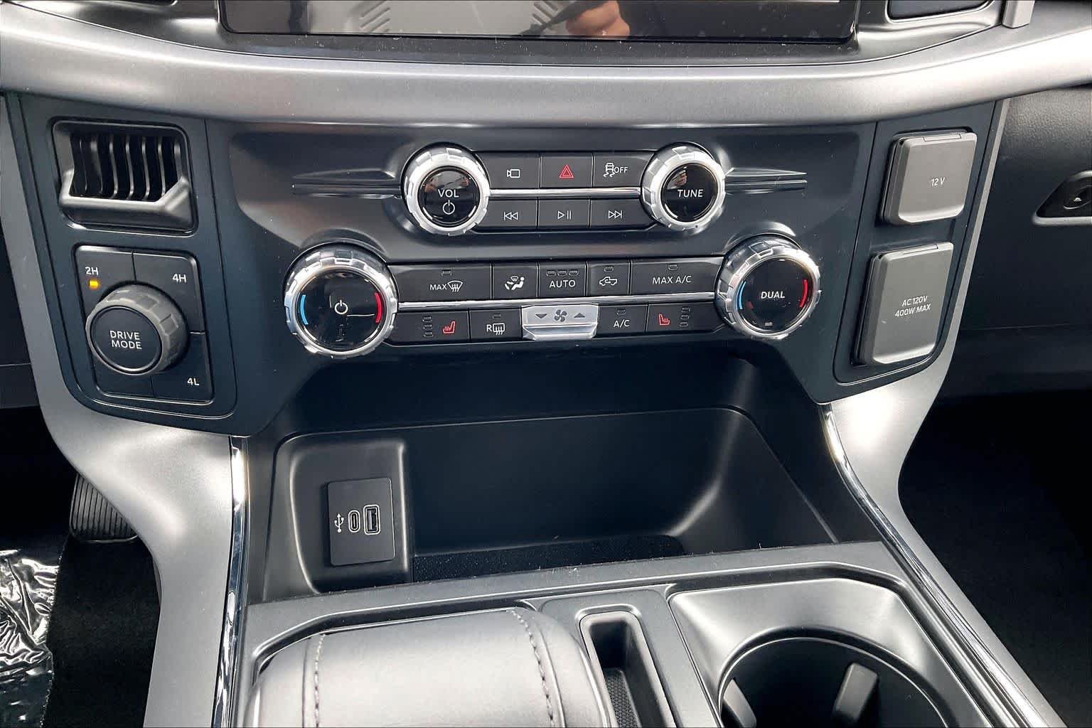 New 2026 Agate Black Metallic Ford XLT image 17