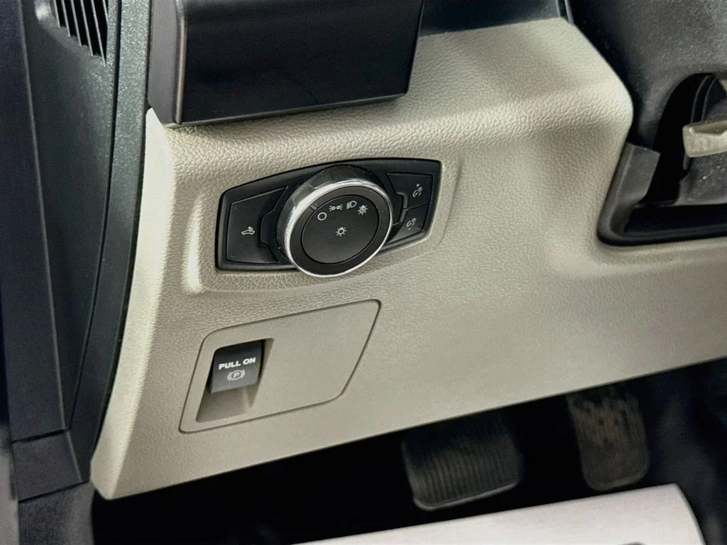Used 2018 Oxford White Ford XL image 15