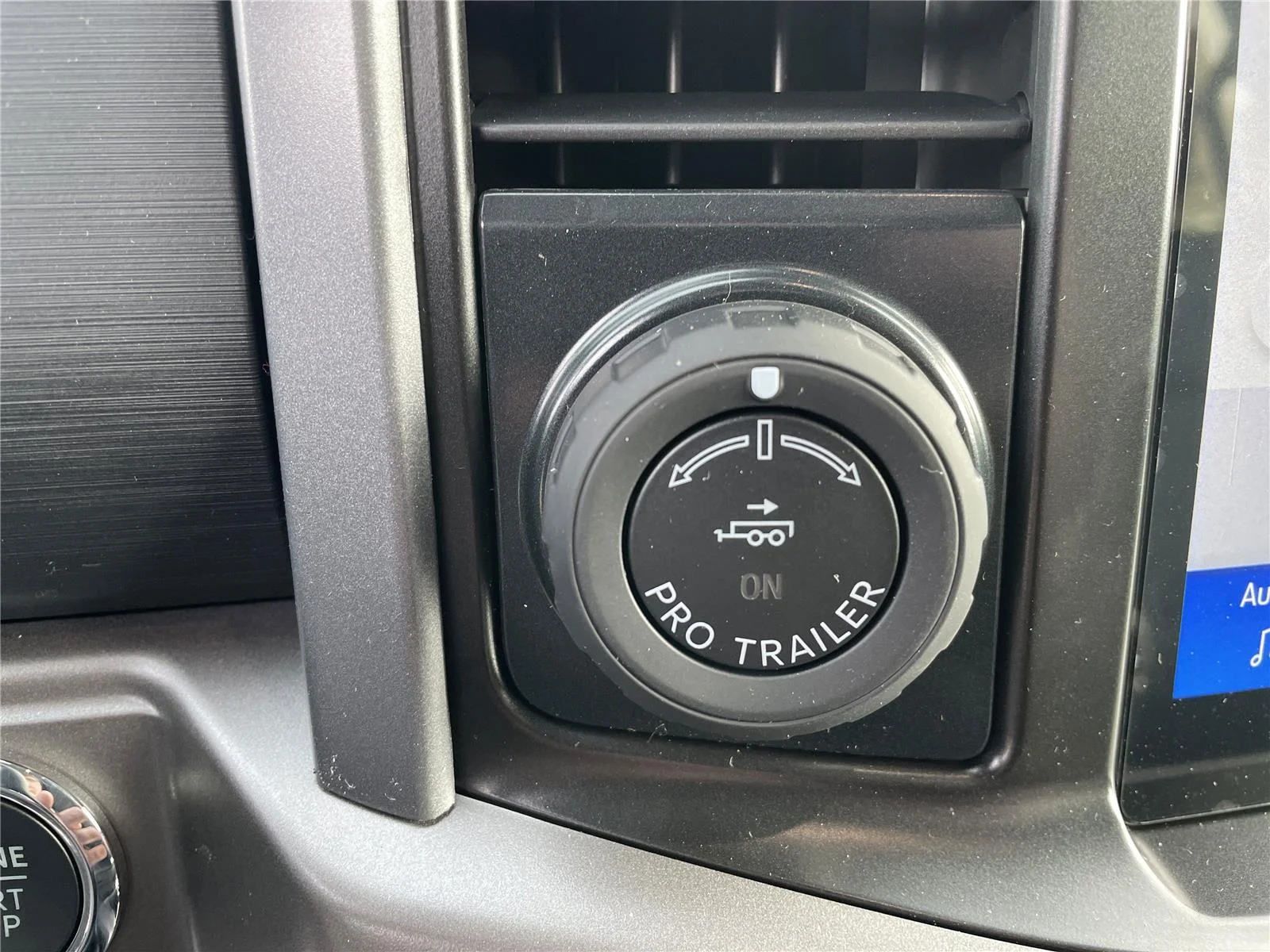 New 2026 Agate Black Metallic Ford XLT image 24