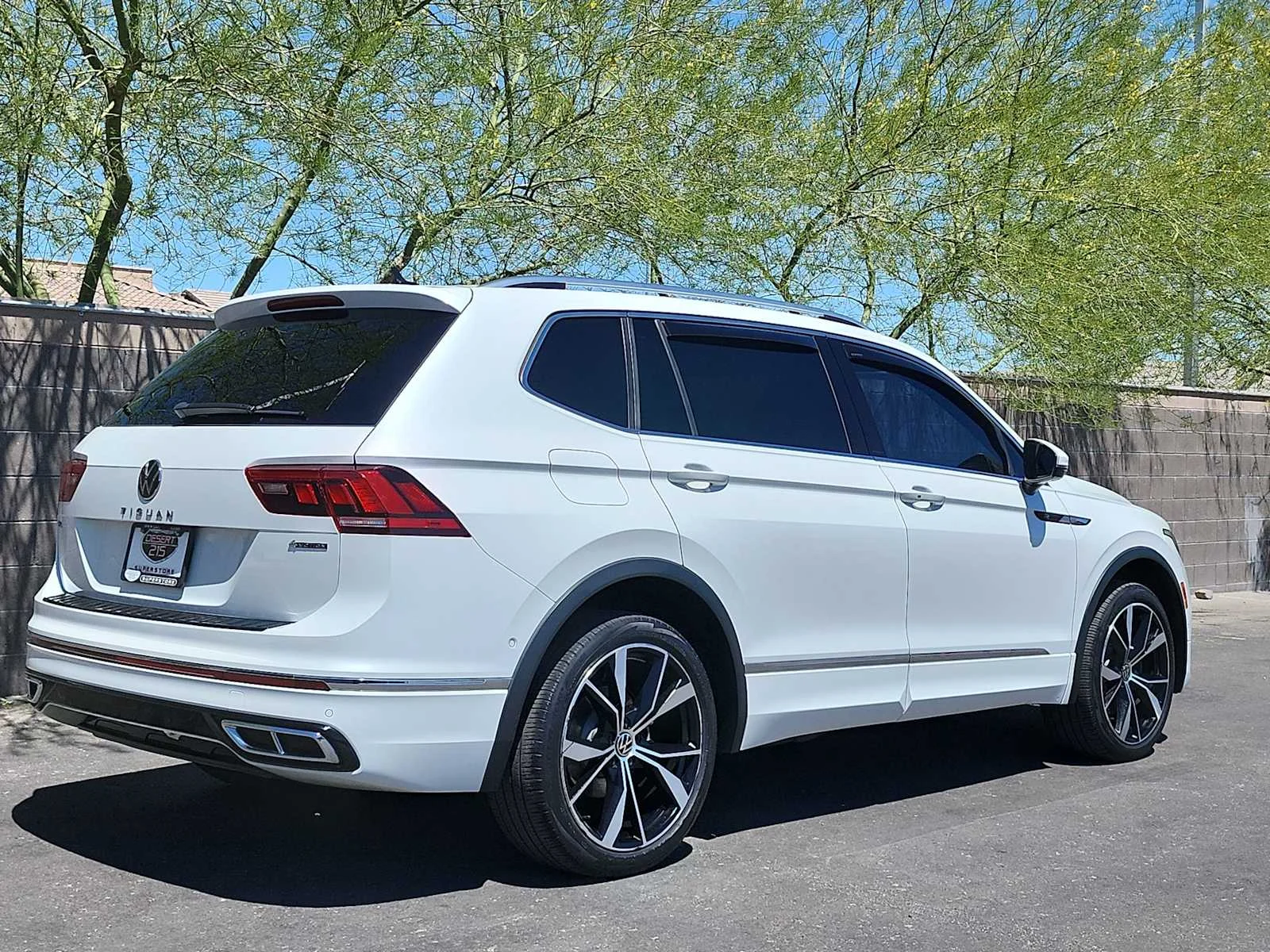 Used 2022 Oryx White Pearl Volkswagen SEL R-Line image 8