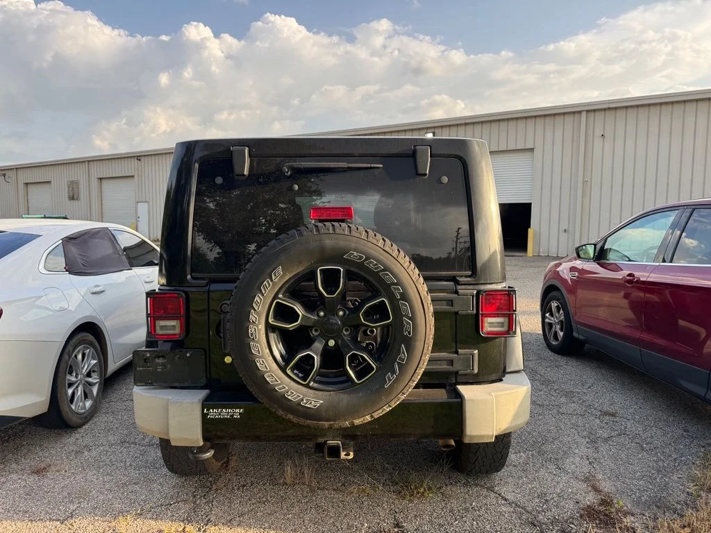 Used 2017 Black Jeep Unlimited Sahara image 6