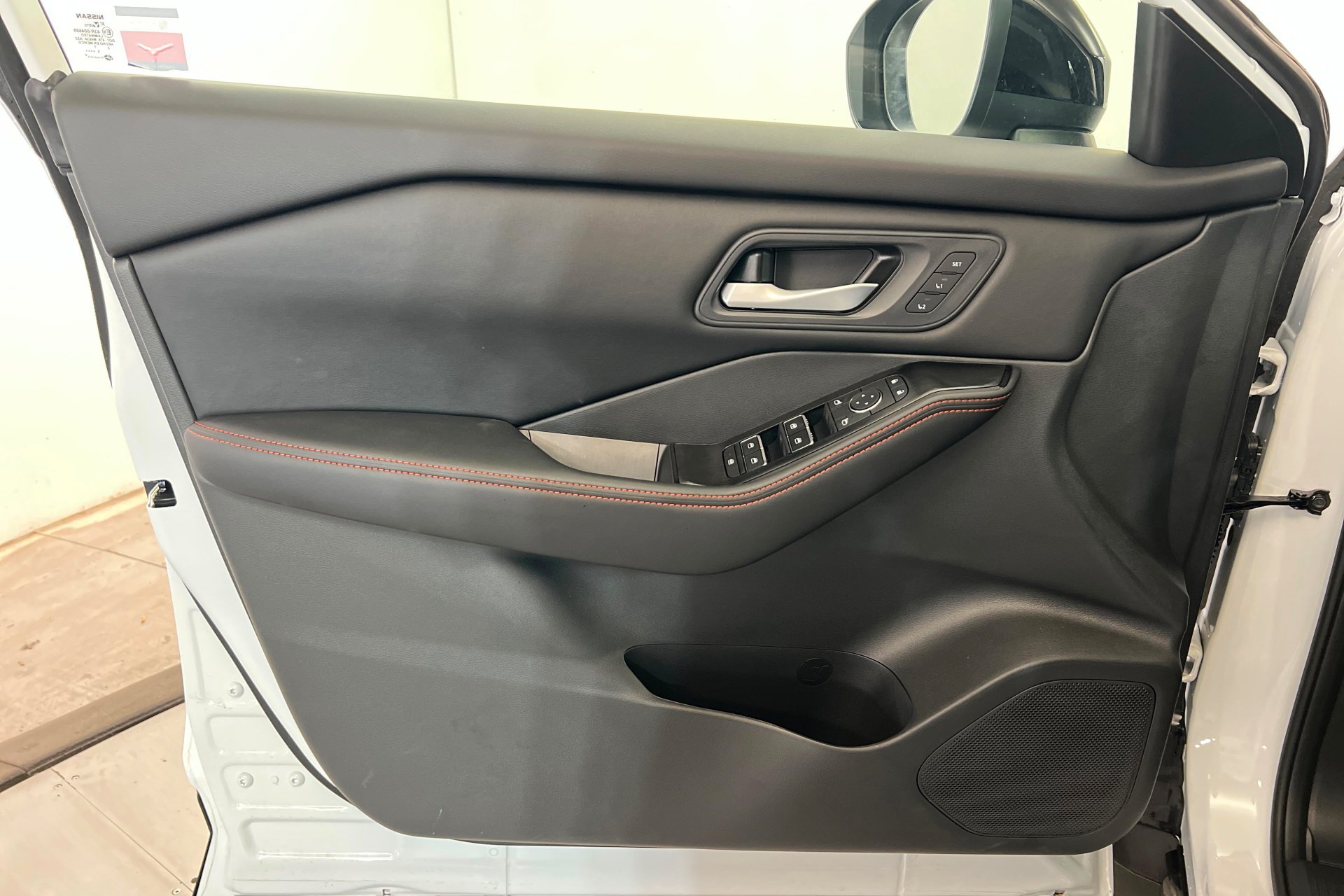 New 2026 Everest White Pearl TriCoat Nissan Rock Creek® image 15