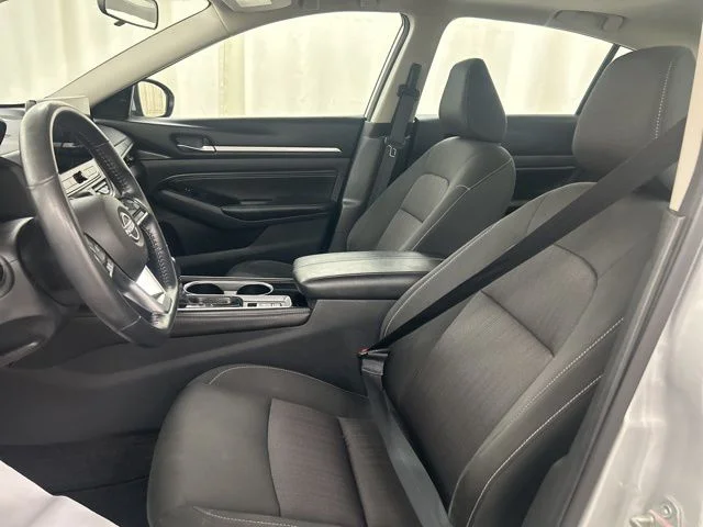 Used 2023 Silver Nissan 2.5 SV image 9