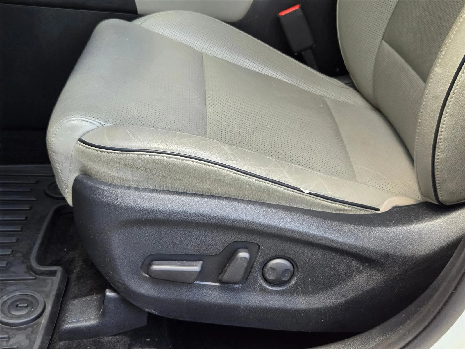 Used 2020 Snow White Pearl Kia EX image 27