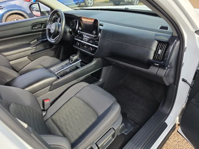 2025 Nissan Pathfinder SV - Photo 9