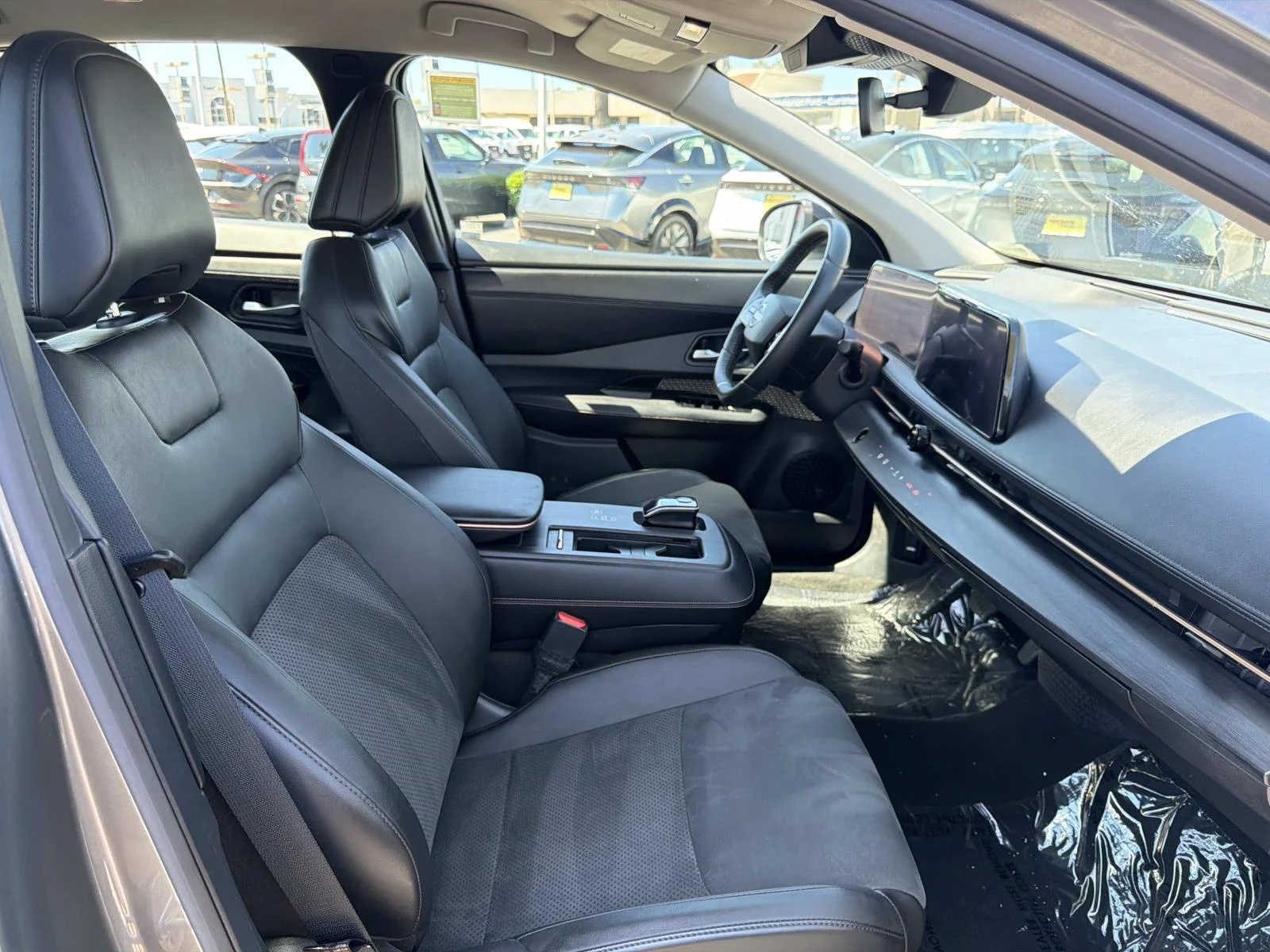 Used 2023 GUN METALLIC Nissan ENGAGE image 33