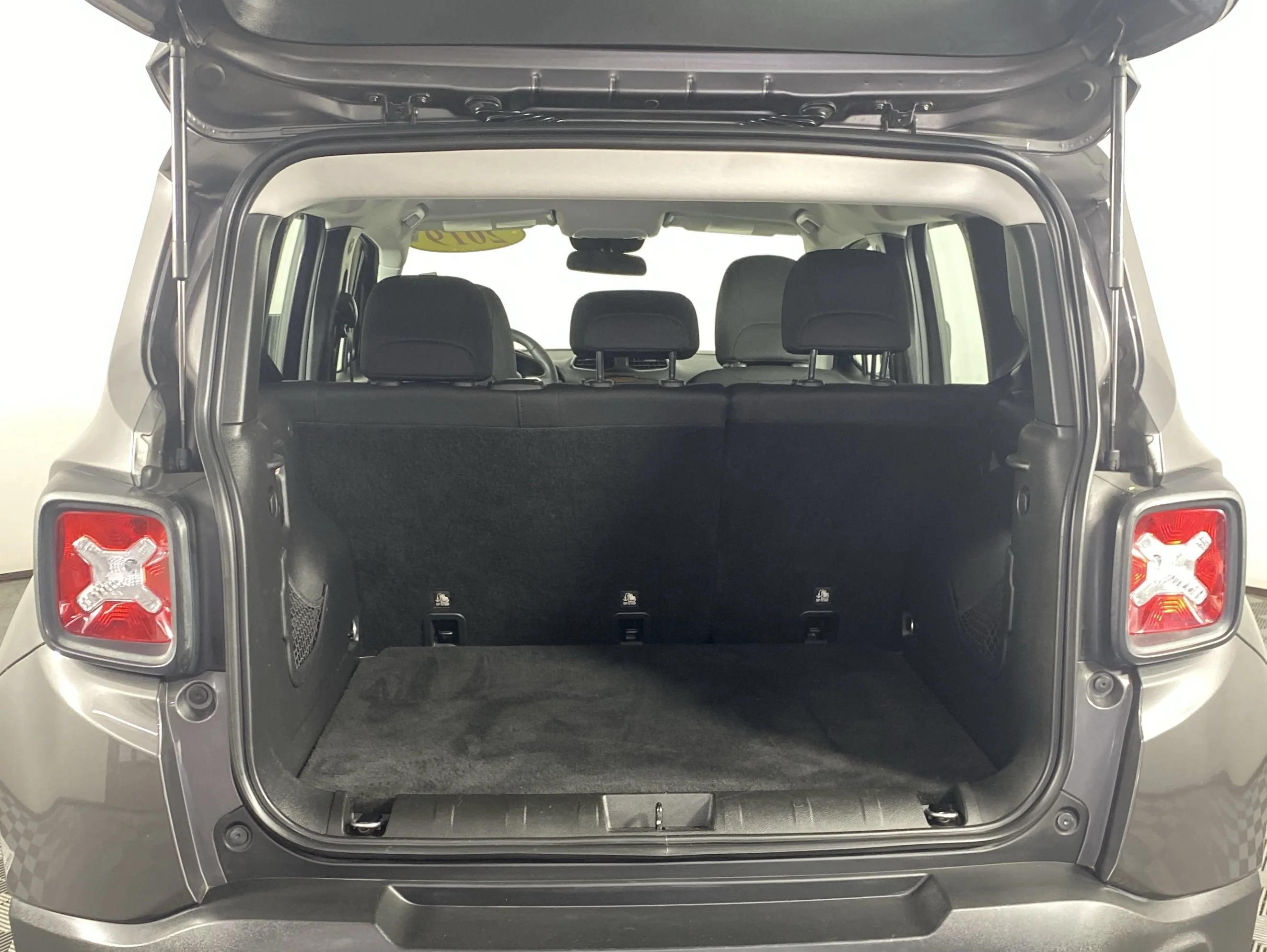 Used 2019 Granite Crystal Metallic Clearcoat Jeep Sport image 31