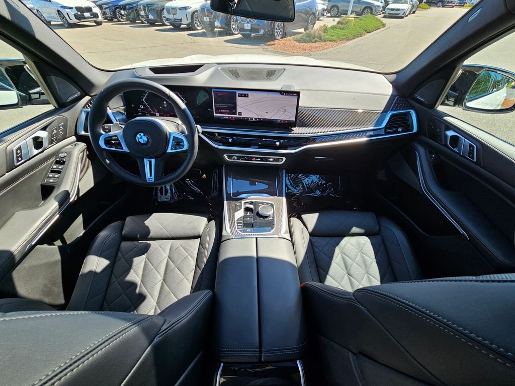 Certified Used 2025 Alpine White BMW M60i image 25