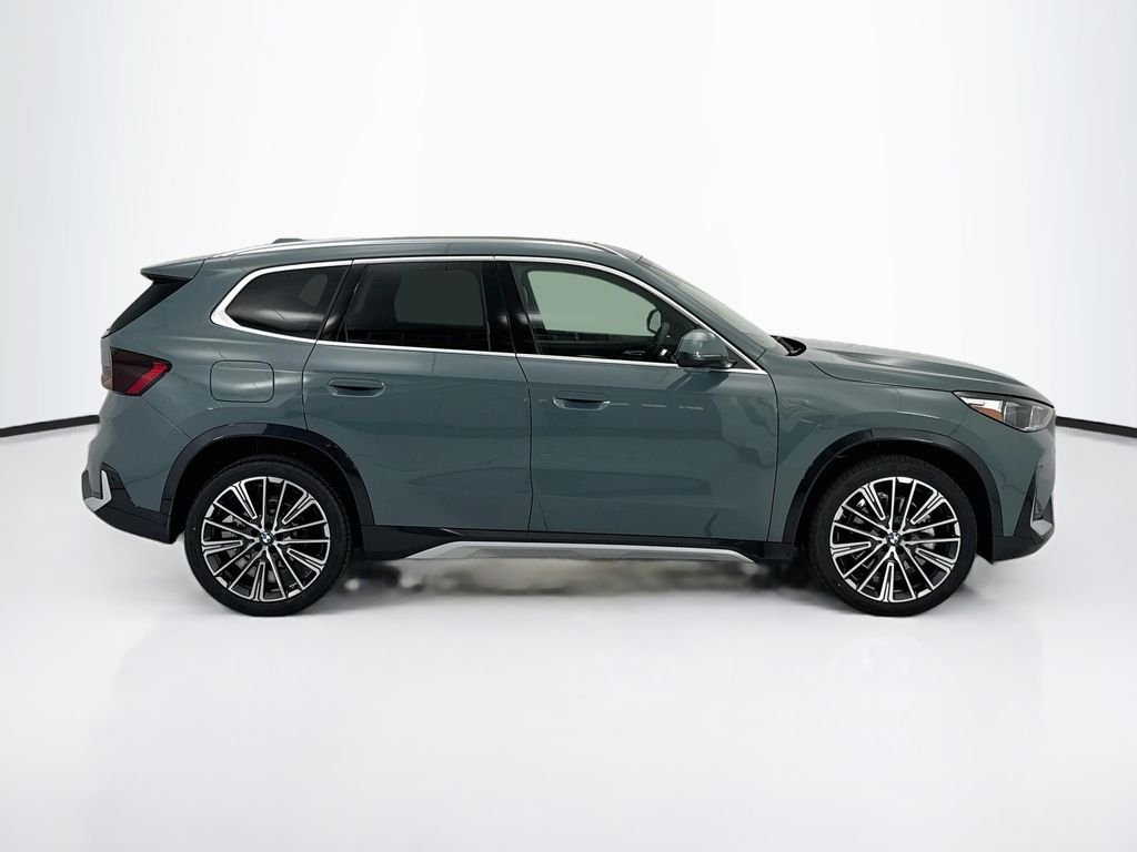 New 2026 Green Metallic BMW xDrive28i image 4