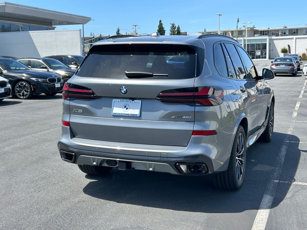 New 2026 Skyscraper Grey Metallic BMW xDrive40i image 5