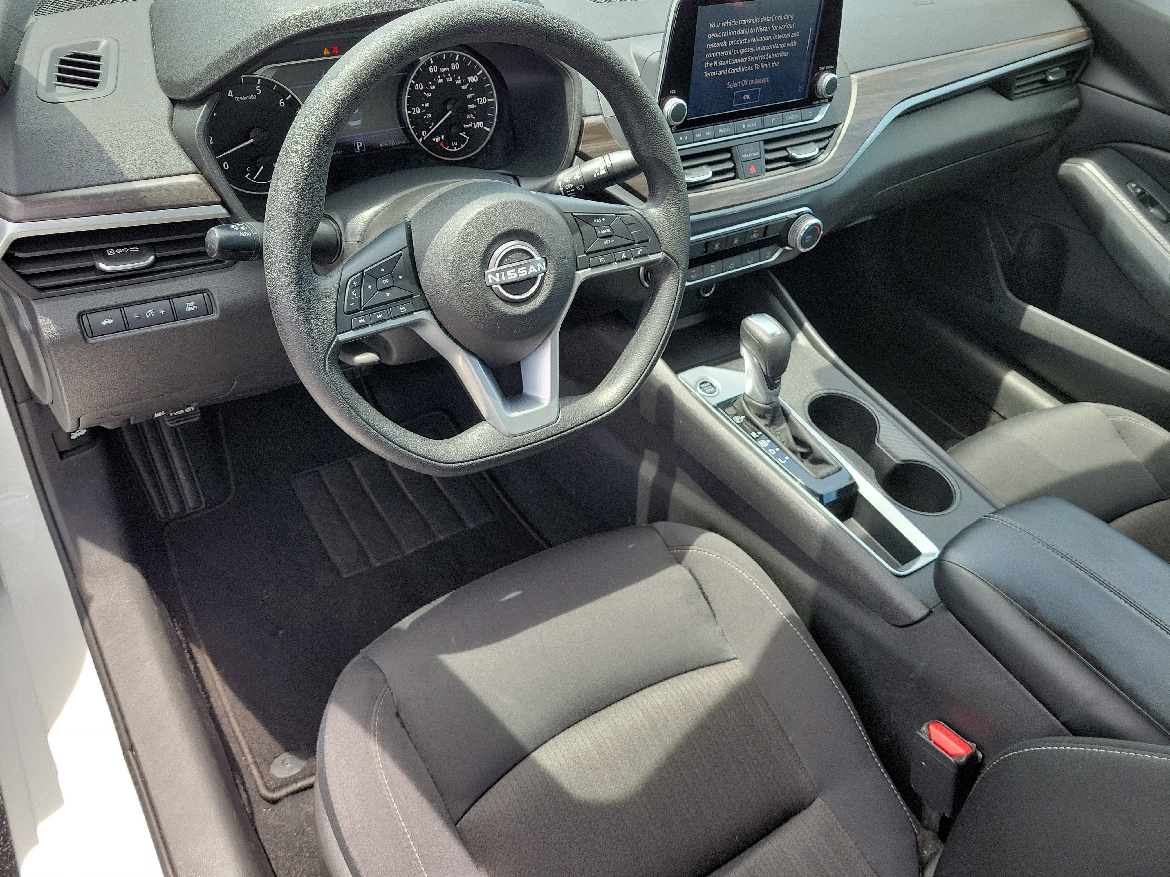 Used 2025 Glacier White Nissan SV image 12