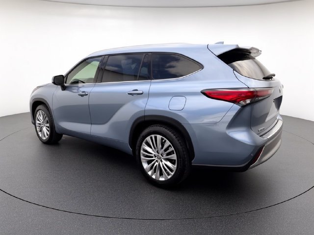 Certified Used 2023  Toyota Platinum image 4