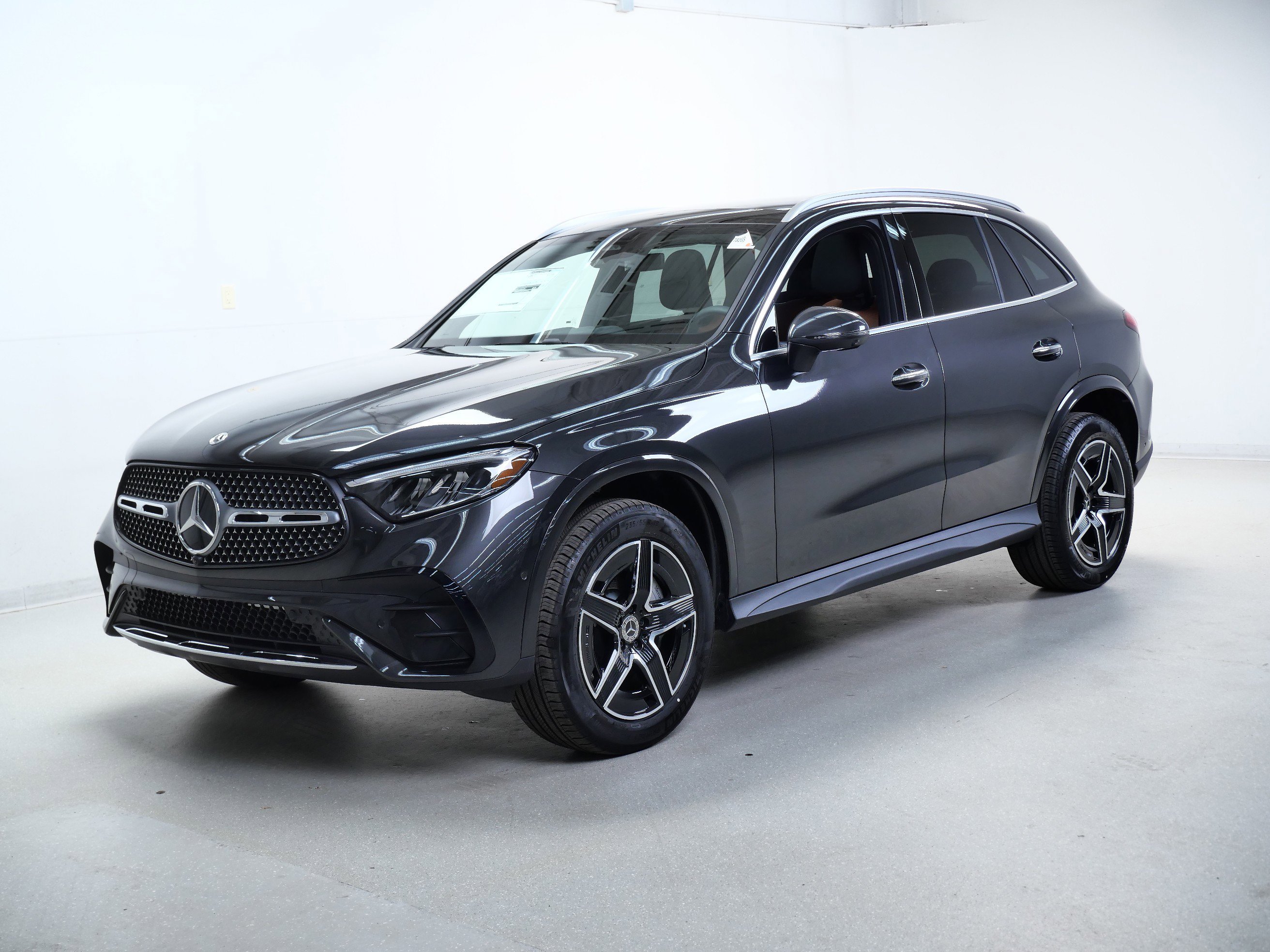 New 2026 Graphite Grey Metallic Mercedes-Benz GLC 300 image 4