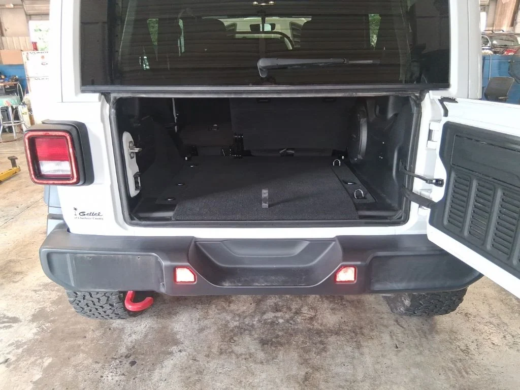 Used 2023 White Jeep Rubicon image 16