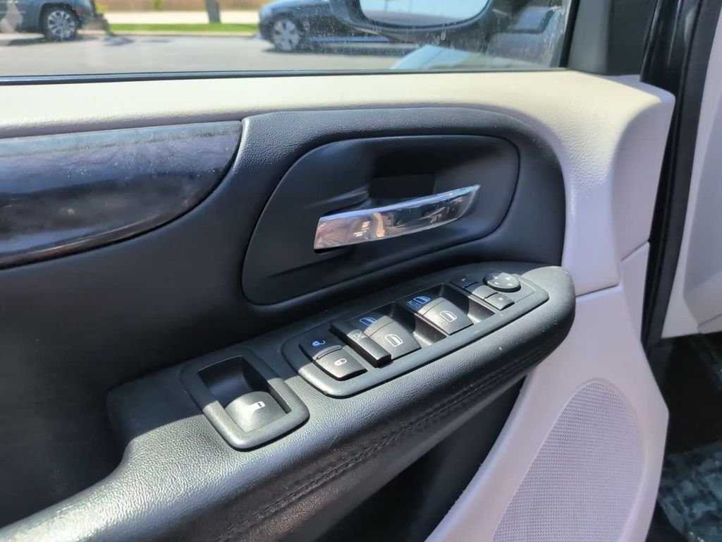 Used 2014 Gray Dodge SXT image 15