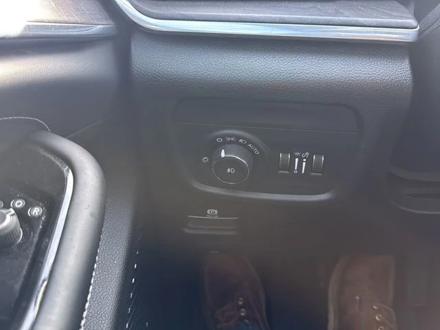 Used 2022 White Jeep Overland image 14