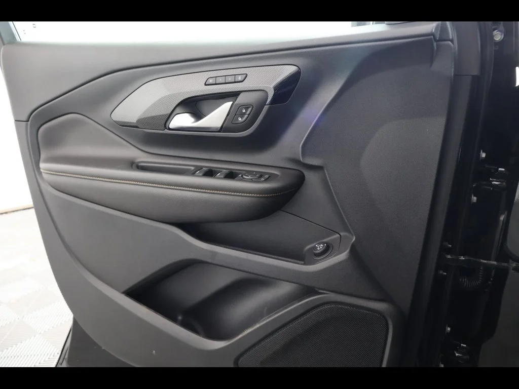 Used 2022 Black GMC AT4 image 30
