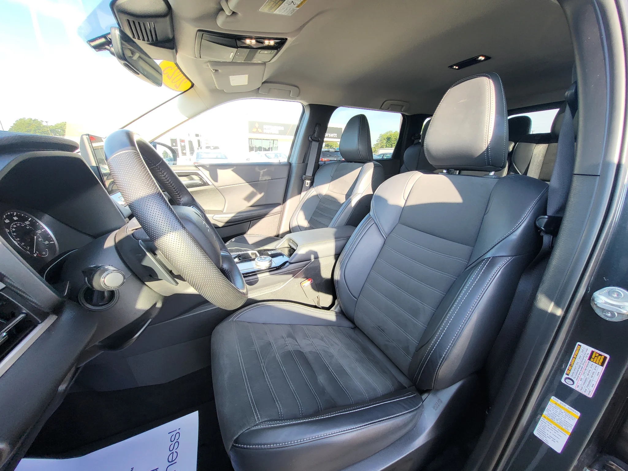 Used 2025 Cosmic Blue Metallic Mitsubishi SE image 10